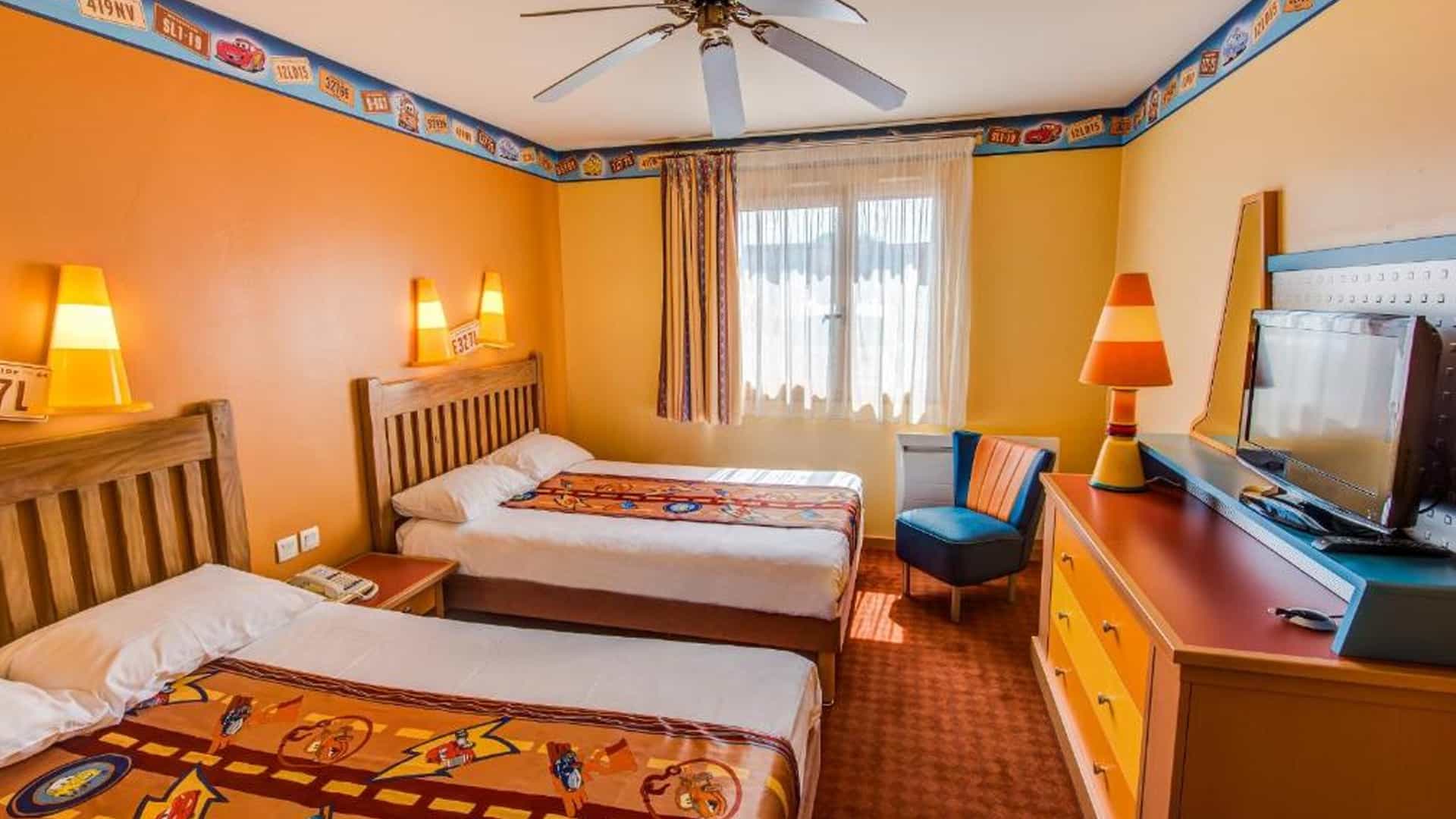 Santa-Fe-Kamer-Bed-Badkamer-Cars-Disneyland-Parijs-Magie-Expert