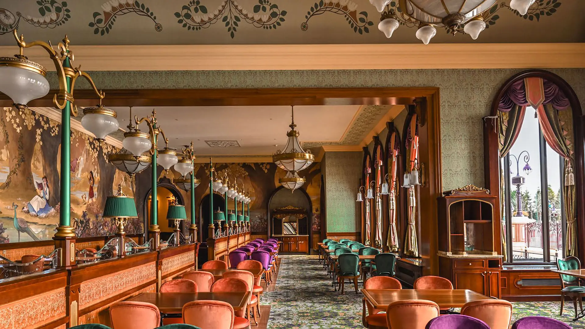 Regal View Restaurant & Lounge Disneyland Paris interieur